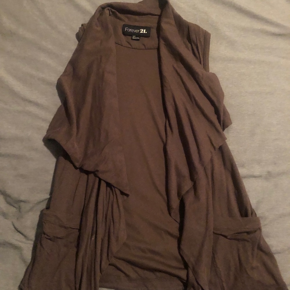 4/$12‼️F21 - Brown Flowy Vest